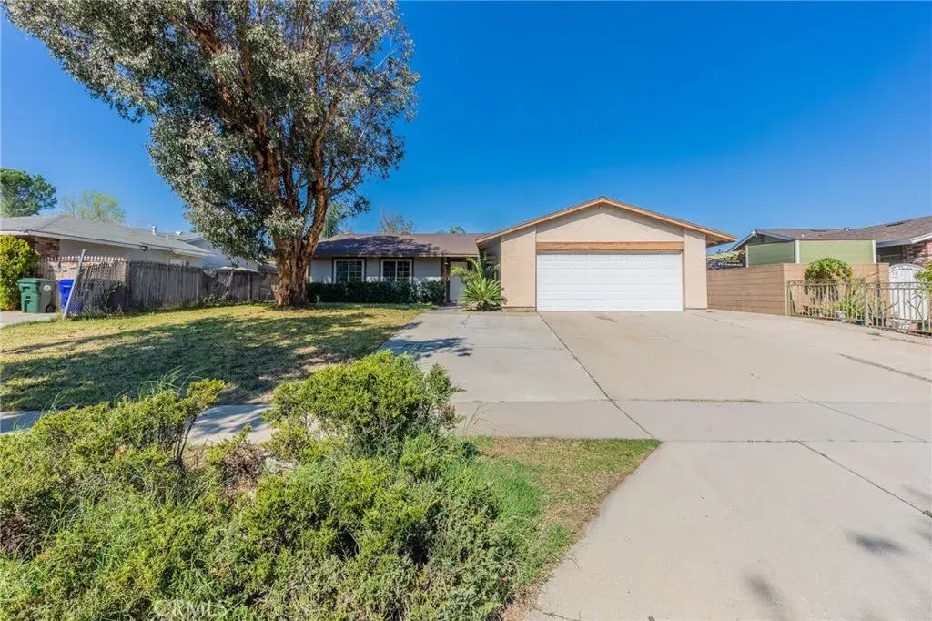 17582 Wabash Avenue, Fontana