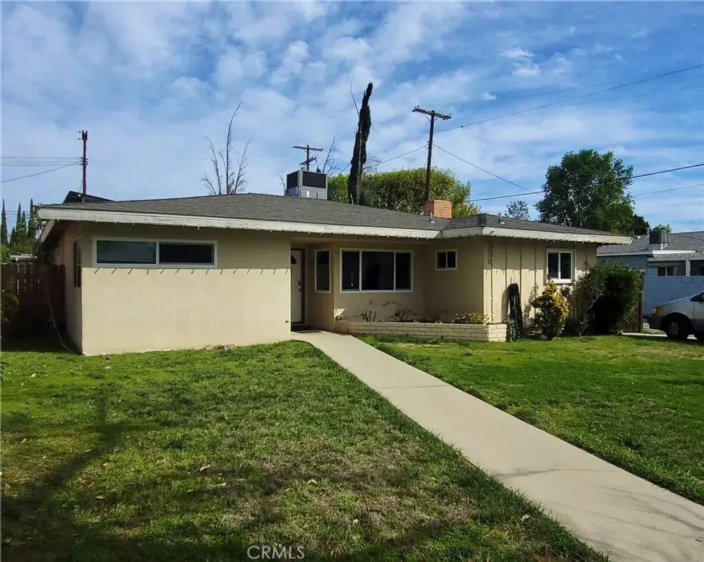 8600 Mason Avenue, Winnetka