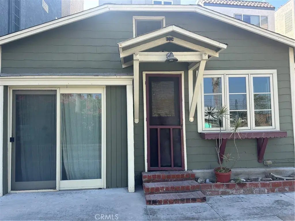 38 Pacific Avenue, Surfside