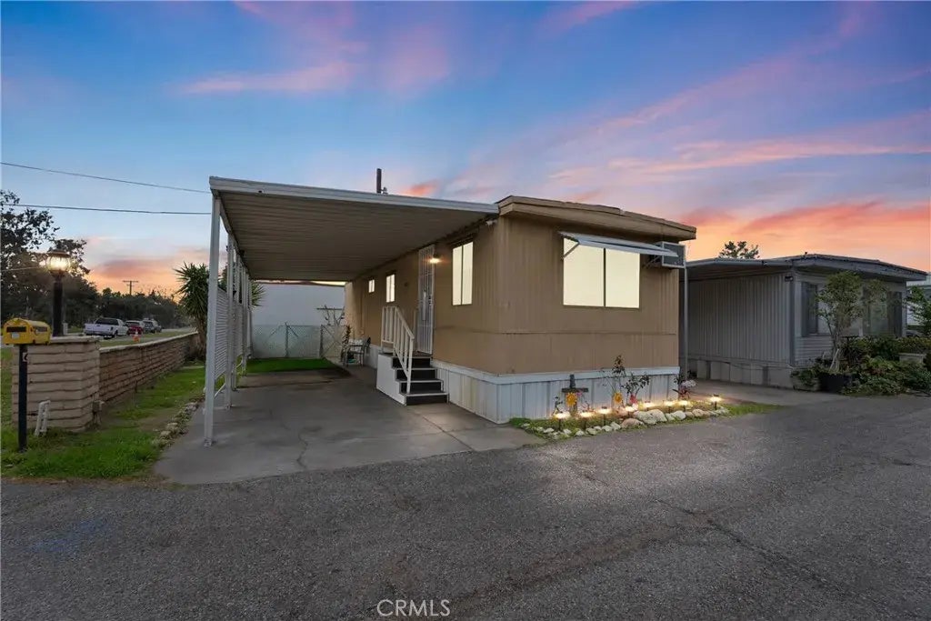 15069 Valley, Fontana