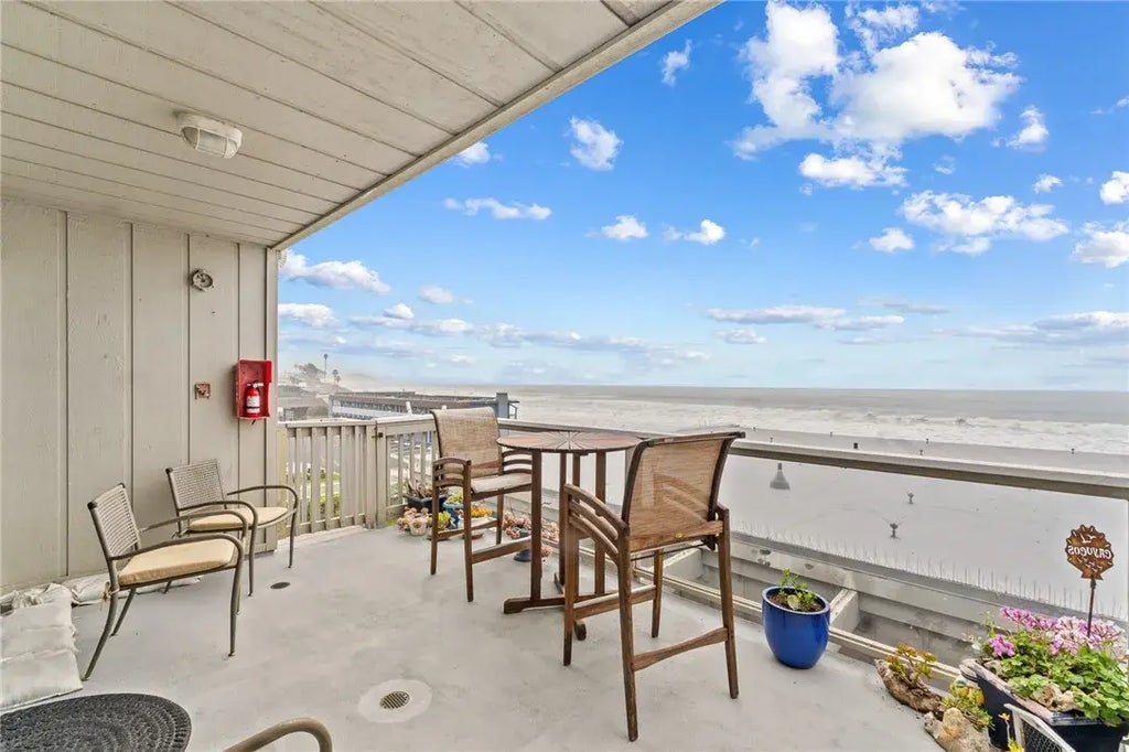 77 N Ocean Avenue 12, Cayucos