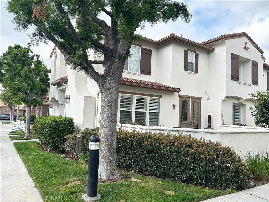 52 Sapphire 110, Irvine