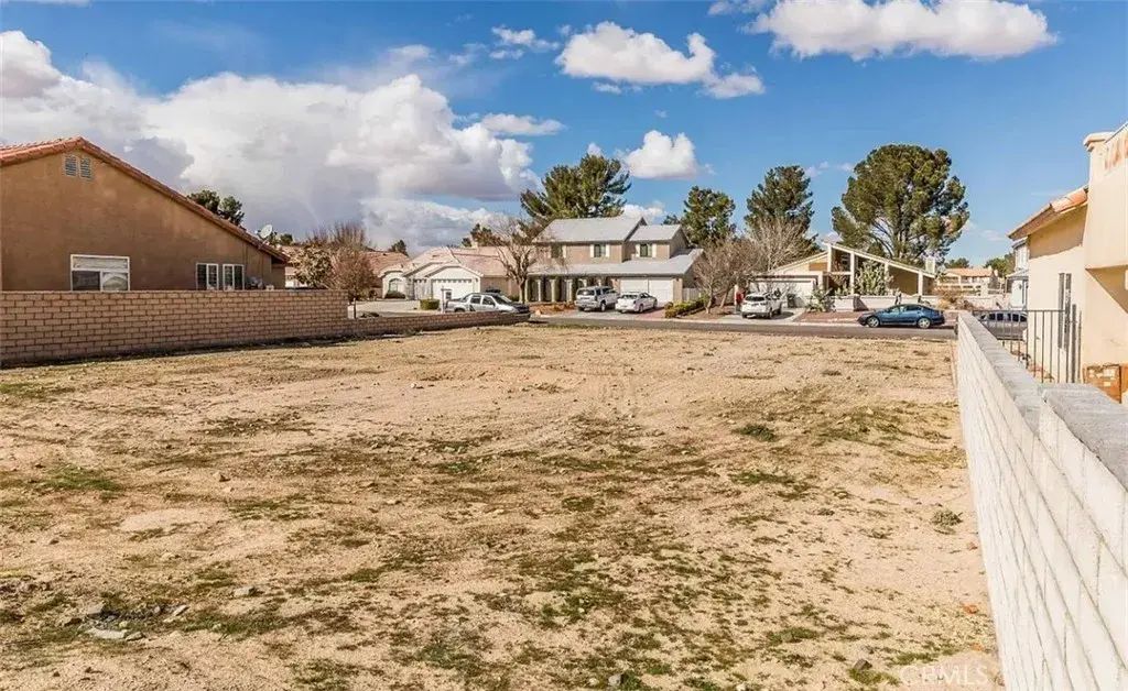 15167 Orchard Hill, Helendale