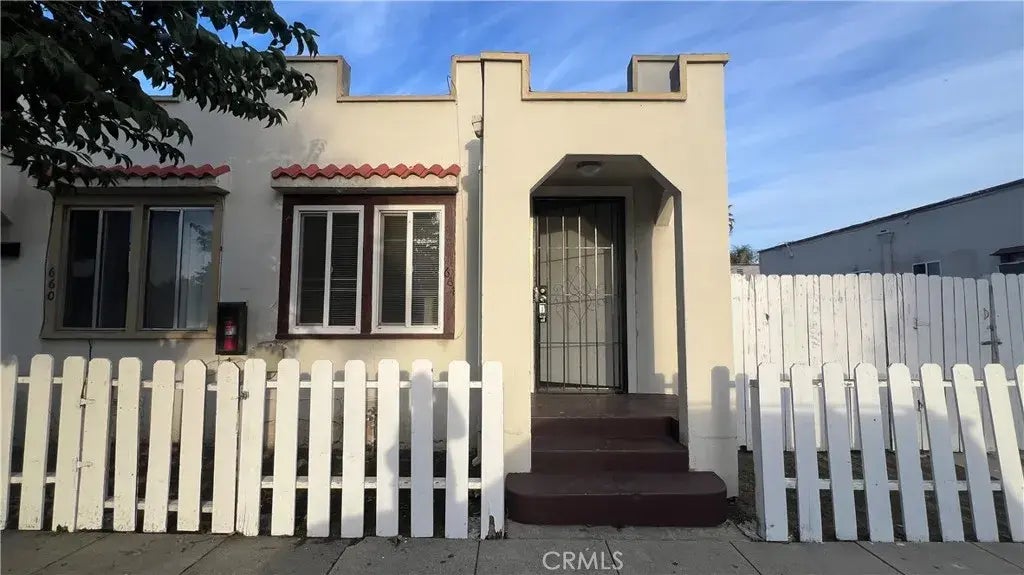 664 S Locusgt Street, Pomona