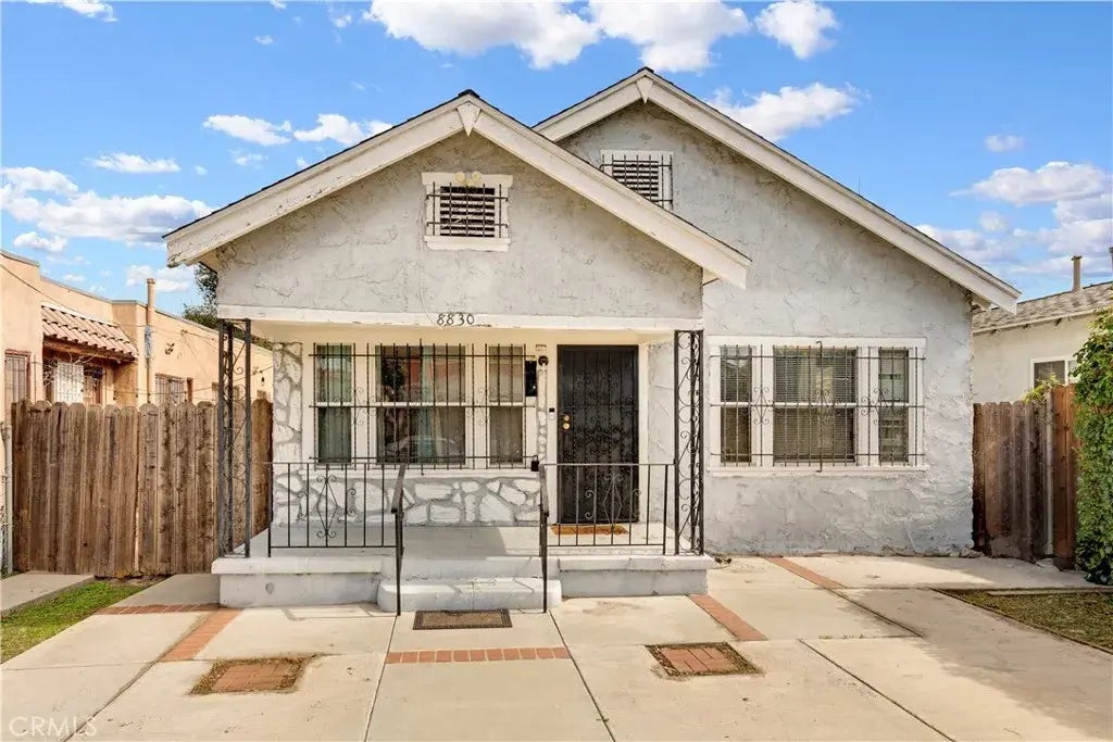 8830 Menlo Avenue, Los Angeles