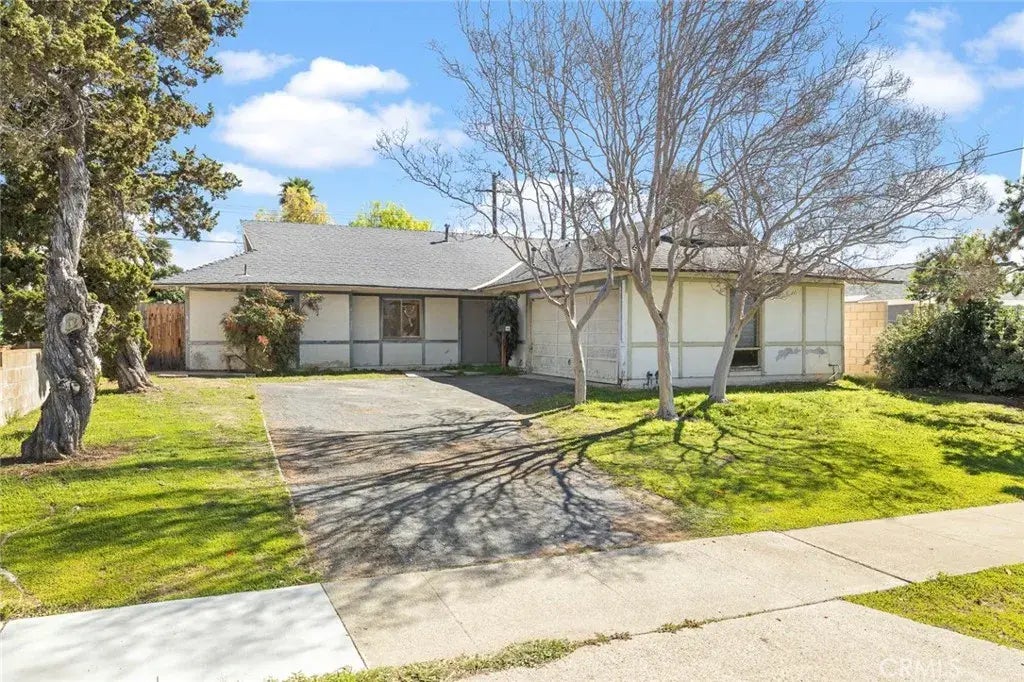 826 De Jur Street, Brea