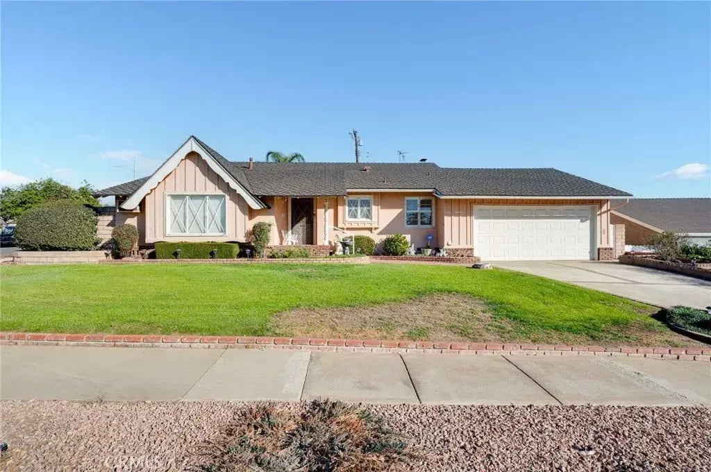 486 N Nearglen Avenue, Covina