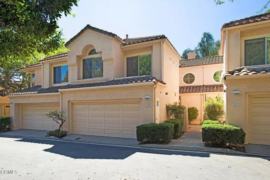 1864 Caminito De La Narcissa, Glendale