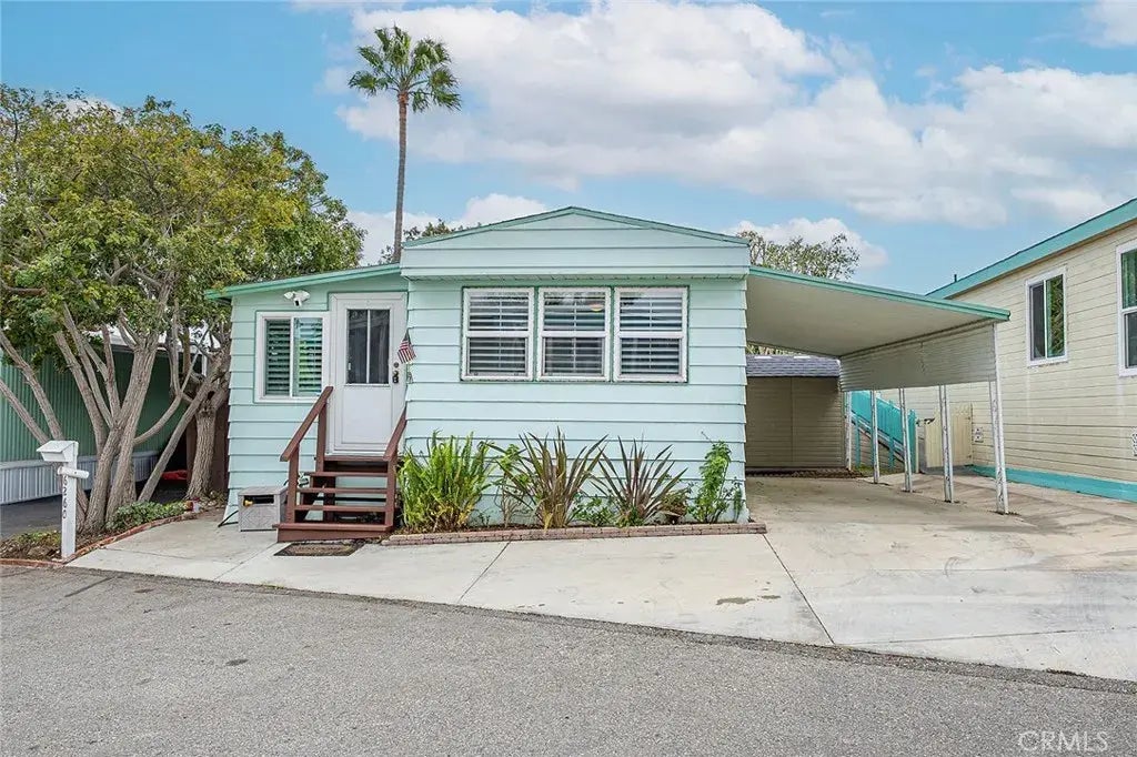 6260 E Golden Sands Dr, Long Beach