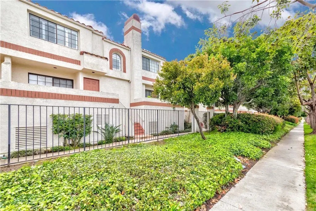 2931 Plaza Del Amo 134, Torrance