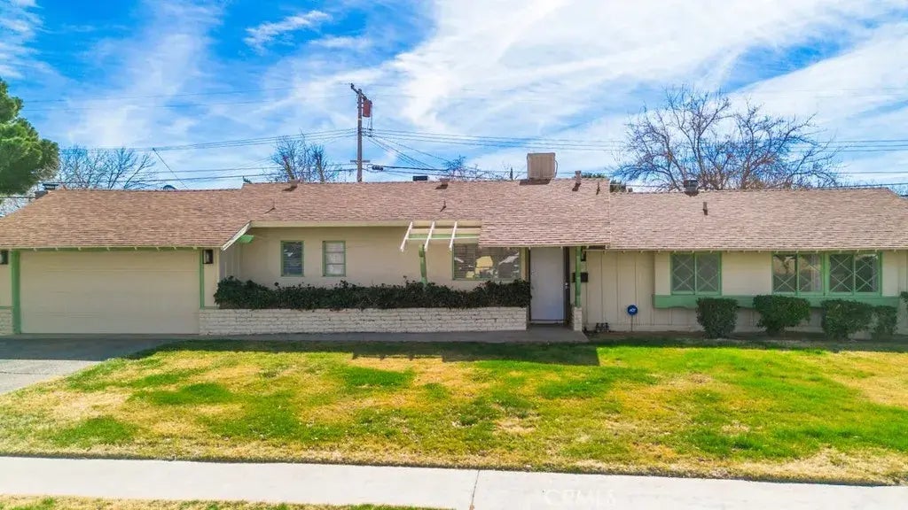 1112 E Avenue J4, Lancaster