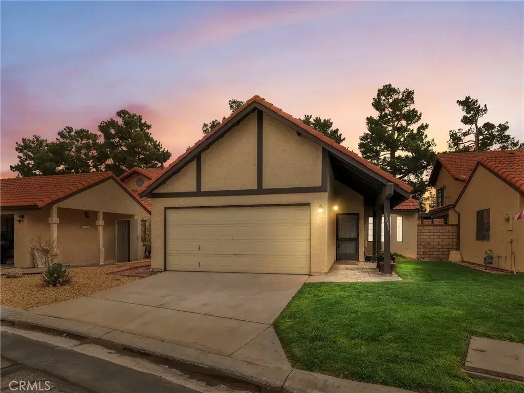 19281 Cottonwood Drive, Apple Valley