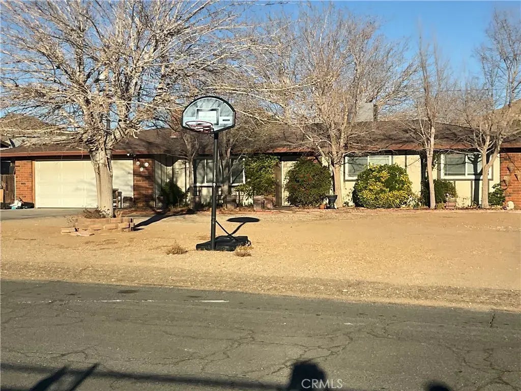 16469 Chippewa Road, Apple Valley