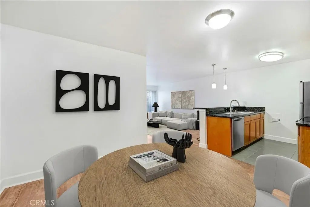 10982 Roebling Avenue 327, Los Angeles