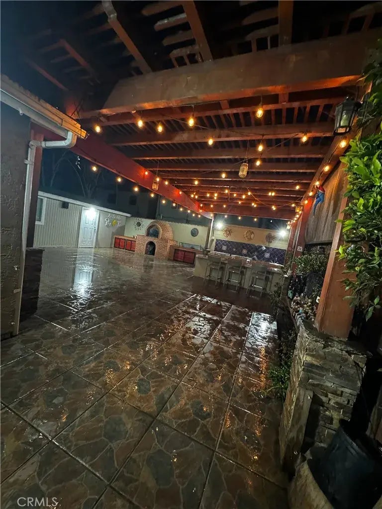 138 E Century Boulevard, Los Angeles