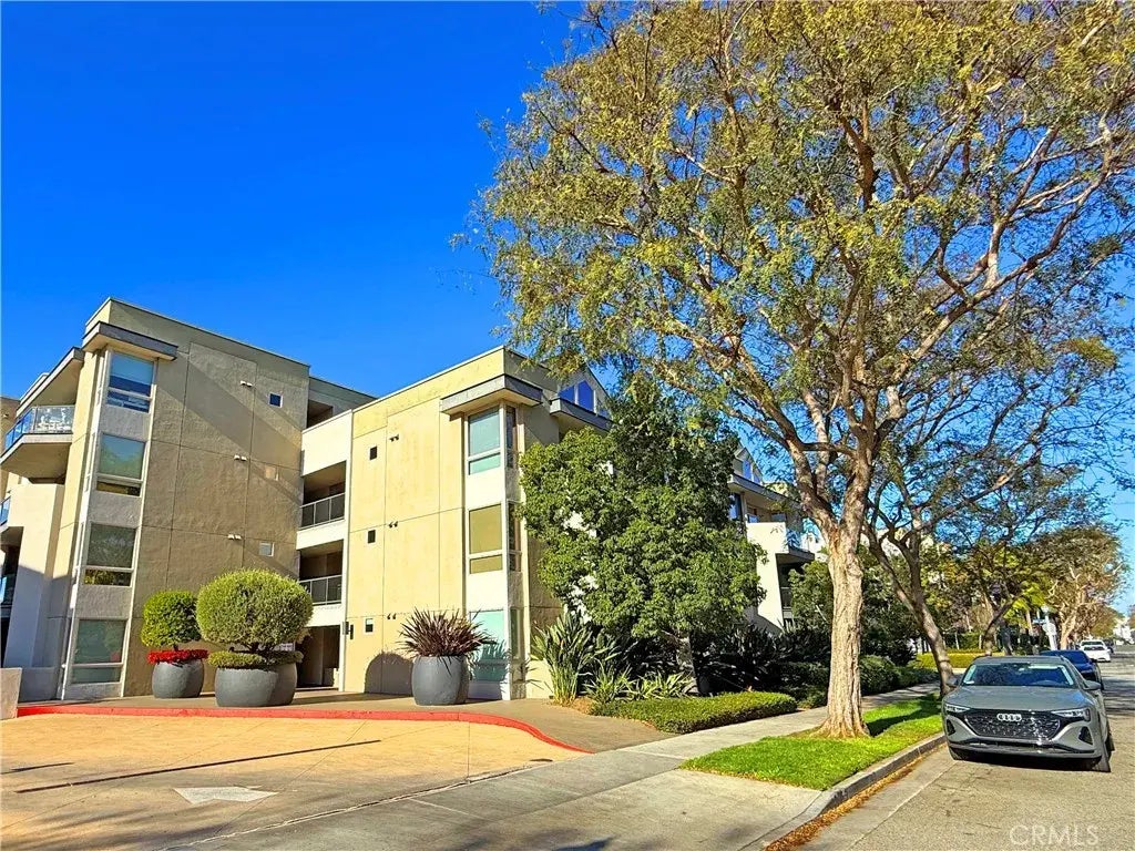 13044 Pacific Promenade 128, Playa Vista