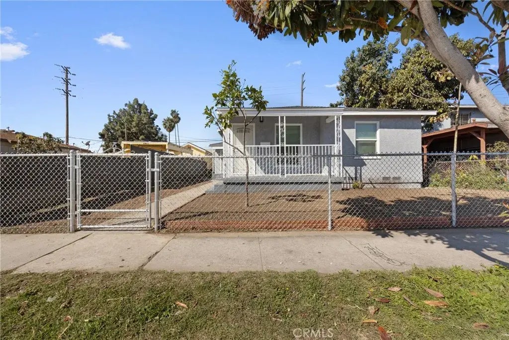 8471 W Hooper Avenue, Los Angeles