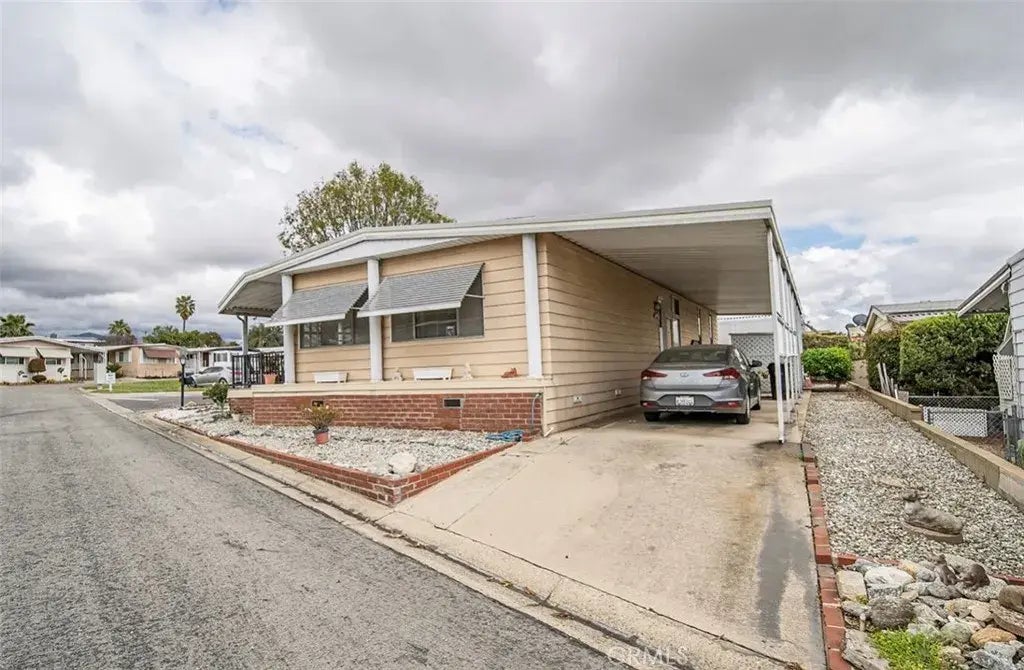 3945 Bradford 102, La Verne