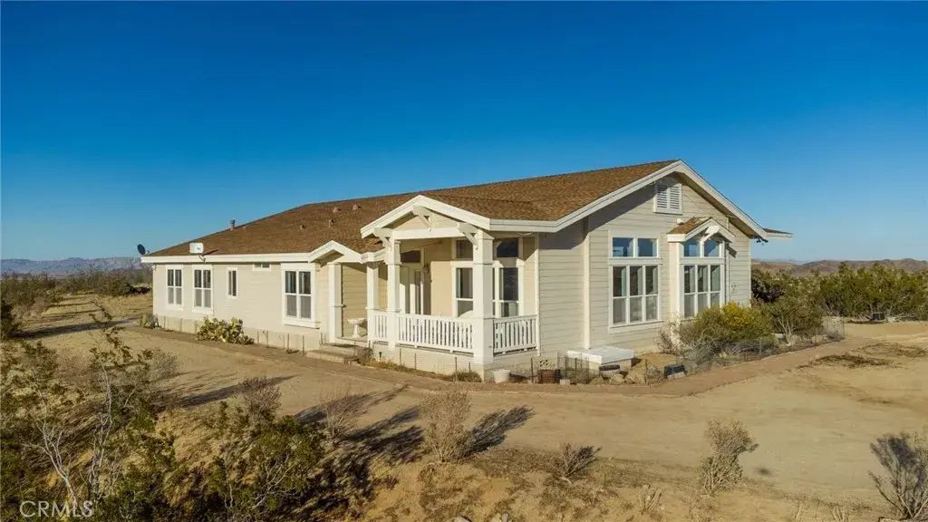 57120 Luna Vista Lane, Landers