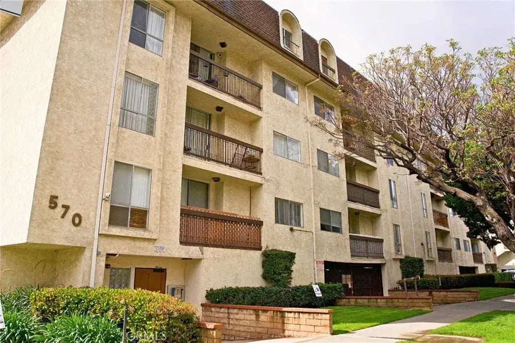 570 W Stocker Street 111, Glendale