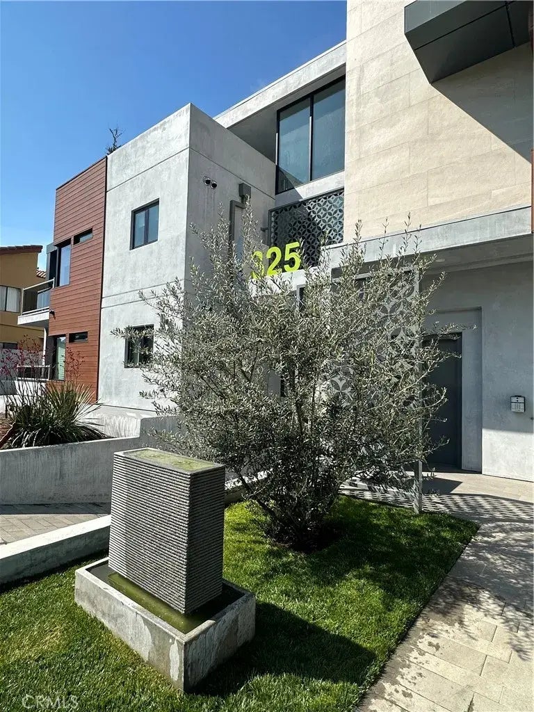 325 Myrtle Street 301, Glendale