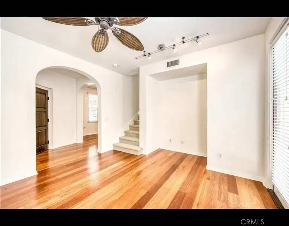 132 White Flower, Irvine