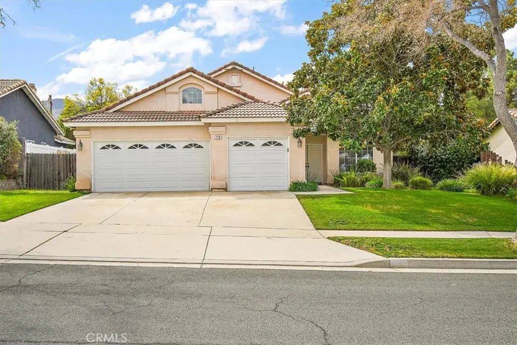 718 Cherry St, Corona