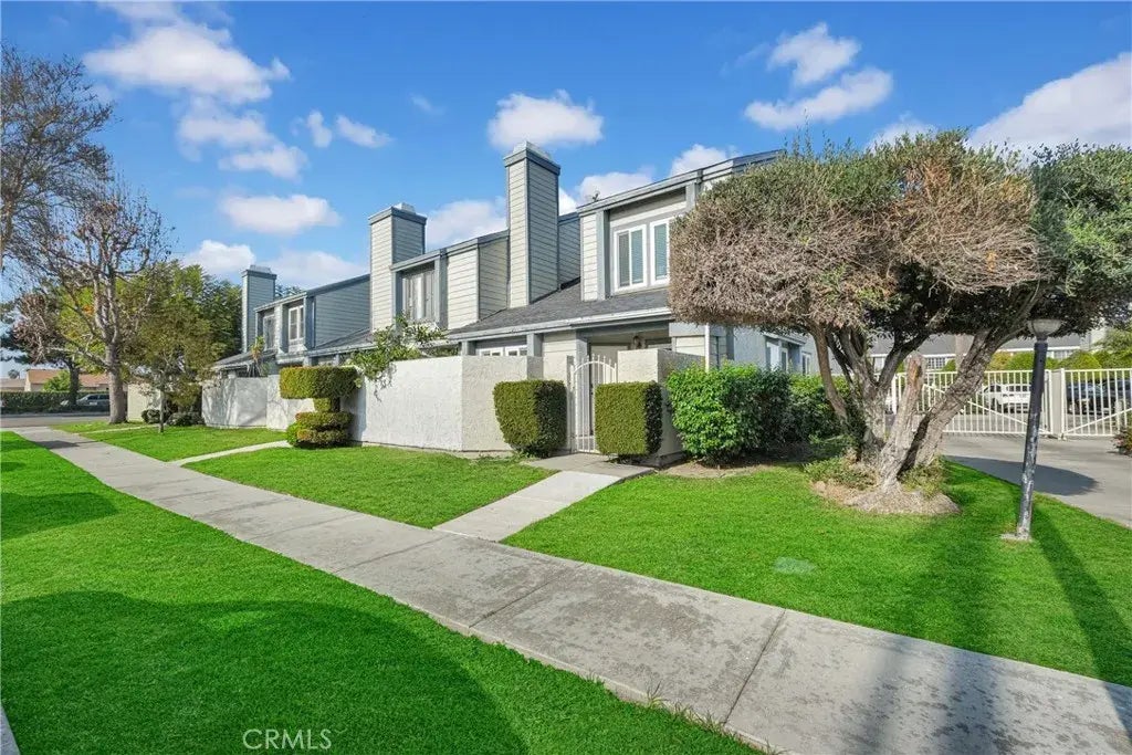 9007 Buckles Street, Downey