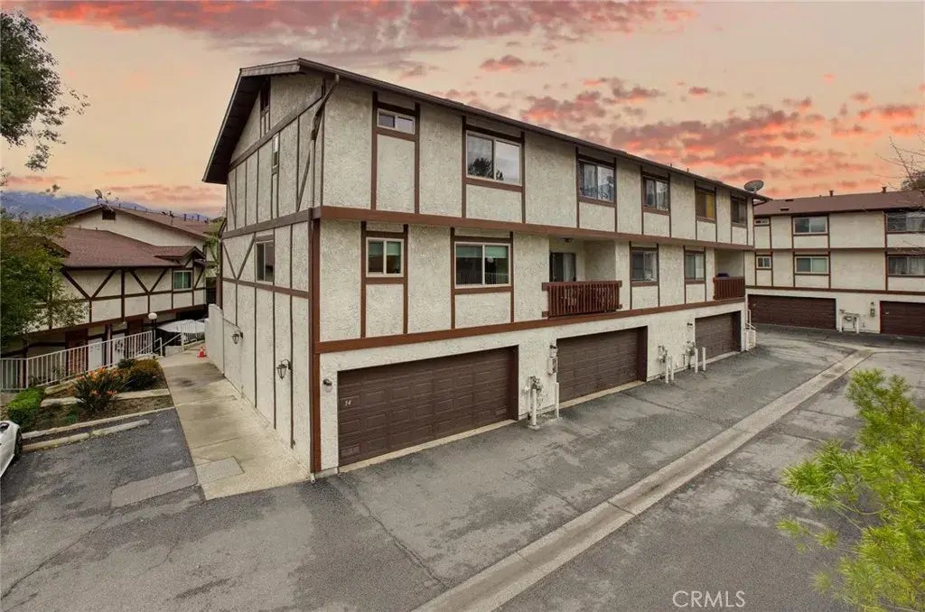 10480 Sunland Boulevard 14, Sunland