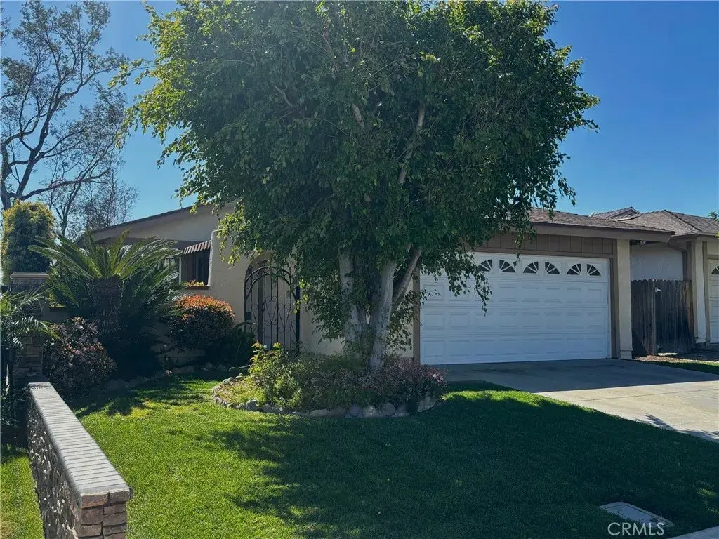 27294 Las Nieves, Mission Viejo