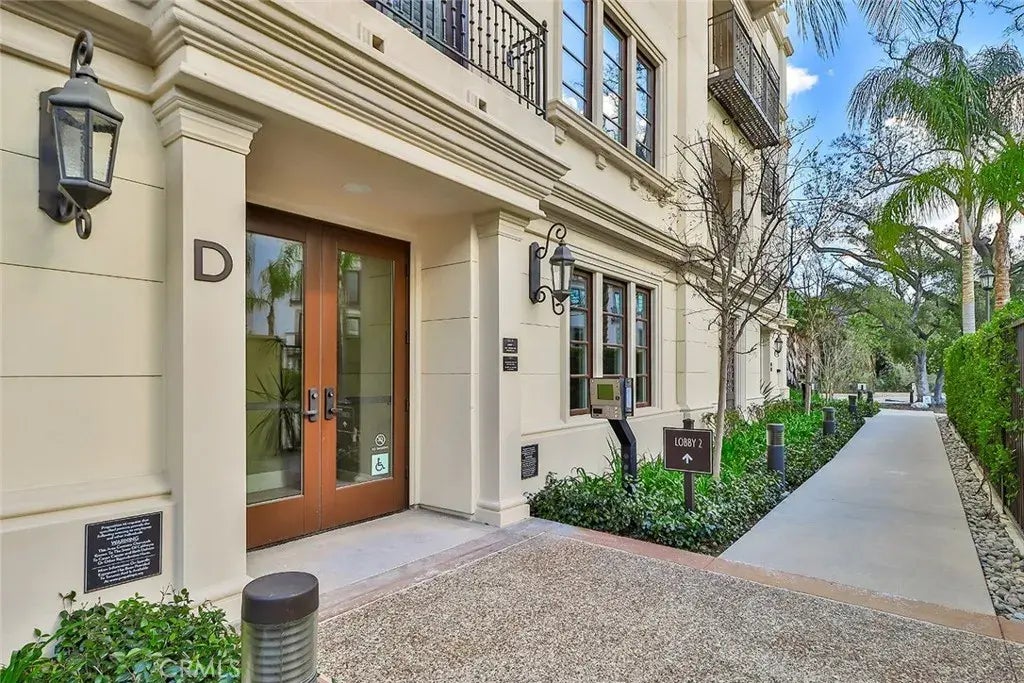 23500 Park Sorrento D34, Calabasas