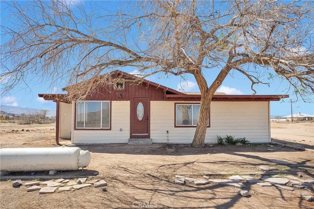 23534 Esaws Road, Apple Valley