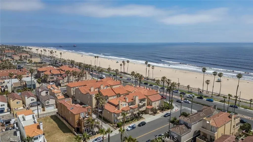 2000 Pacific Coast Highway 203, Huntington Beach