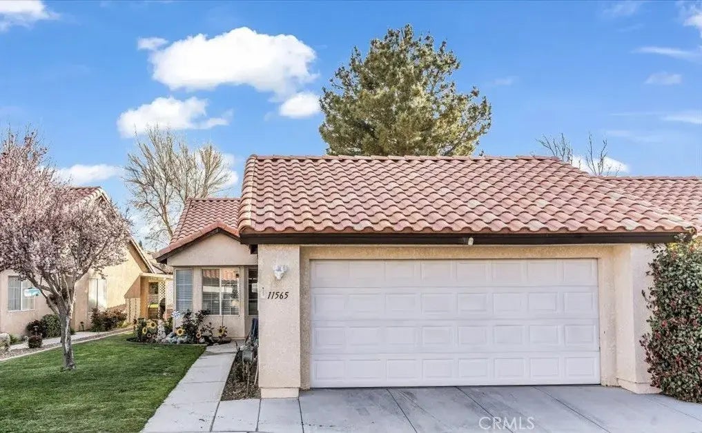 11565 Oak Street, Apple Valley