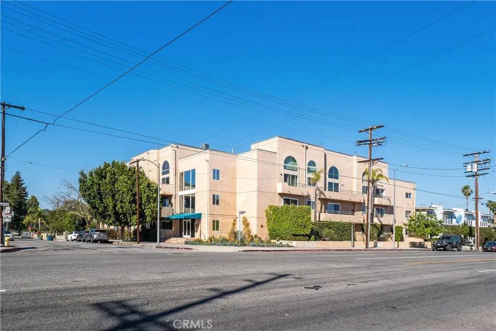 5604 Rhodes Avenue 312, Valley Village