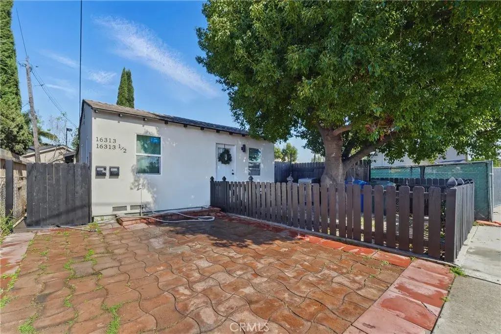 16313 Hunsaker Avenue, Paramount