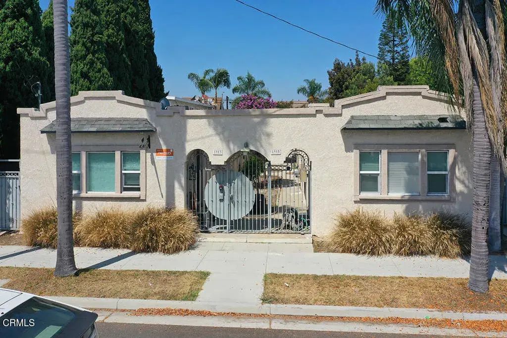 1913 E Broadway, Long Beach