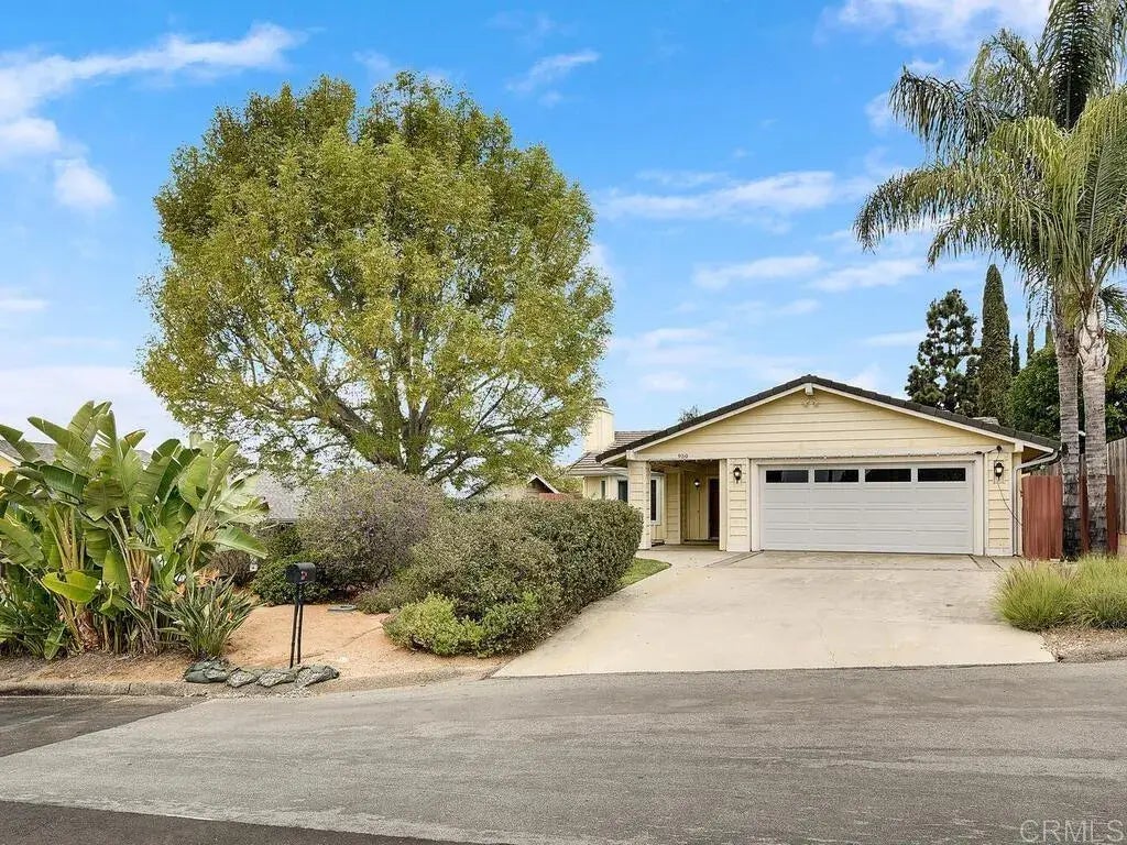 950 E Elder Street, Fallbrook