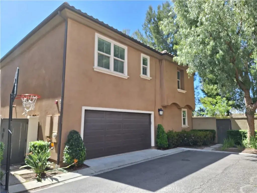 33 Keepsake 28, Irvine