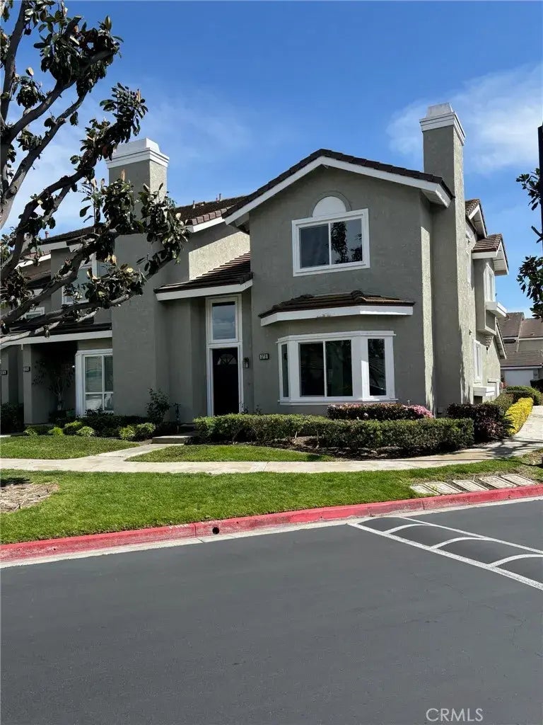 378 Fallingstar, Irvine