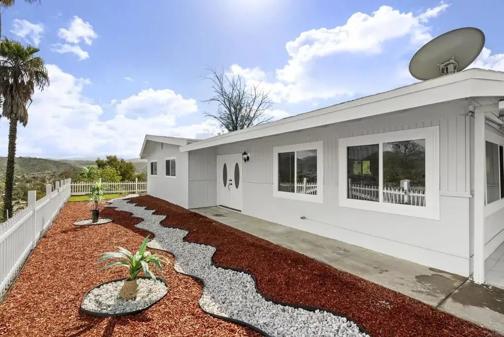 12882 Castle Court Dr, Lakeside