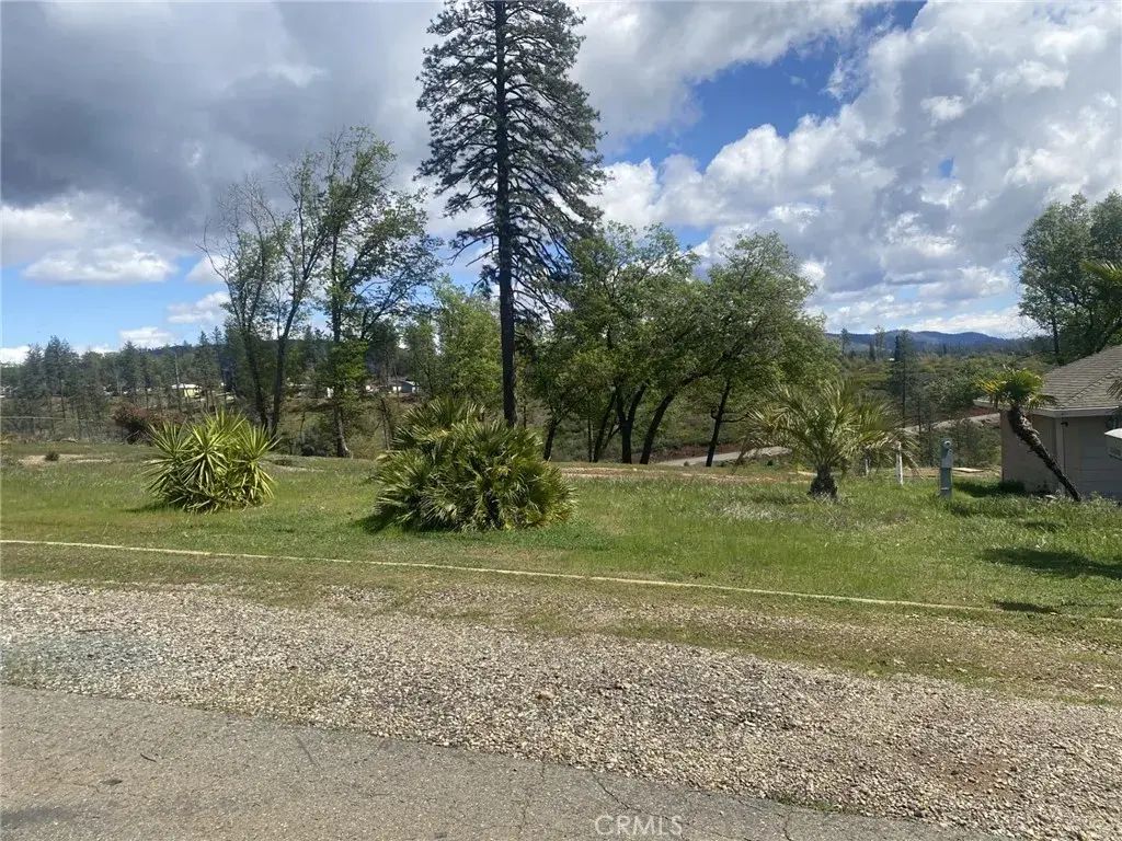 5568 Hilltop, Paradise