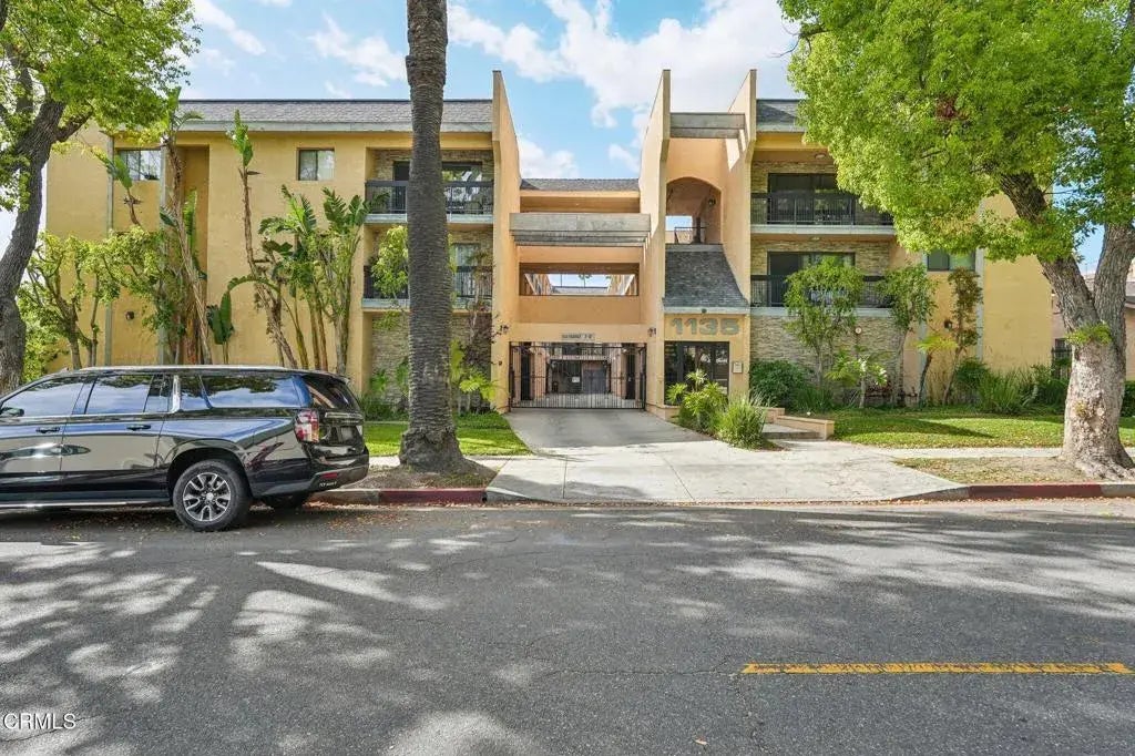 1135 Allen Avenue 15, Glendale