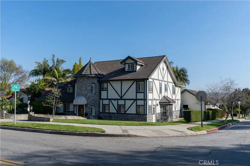 932 W Kenneth Road, Glendale