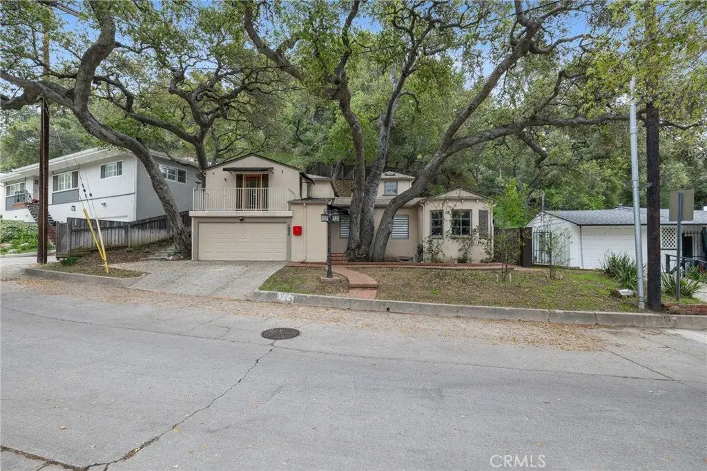 1854 Los Encinos Avenue, Glendale