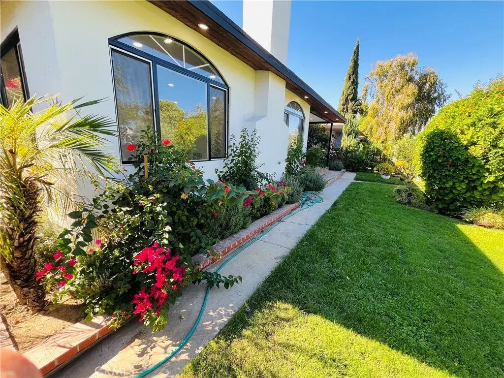 6927 Lindley Avenue, Reseda