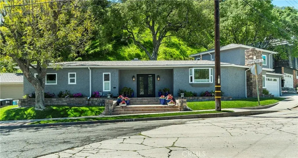 2999 Country Club Drive, Glendale