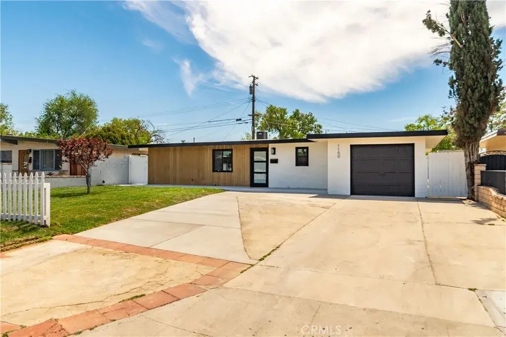 1150 W Avenue J12, Lancaster