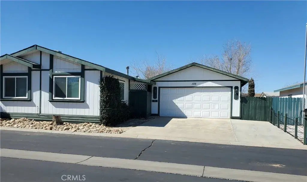 21621 Sandia 105, Apple Valley
