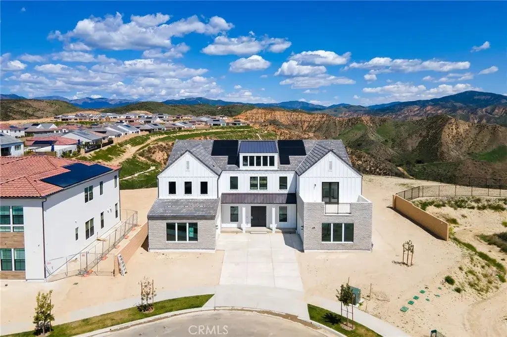 24111 W Corte Escarpa, Valencia